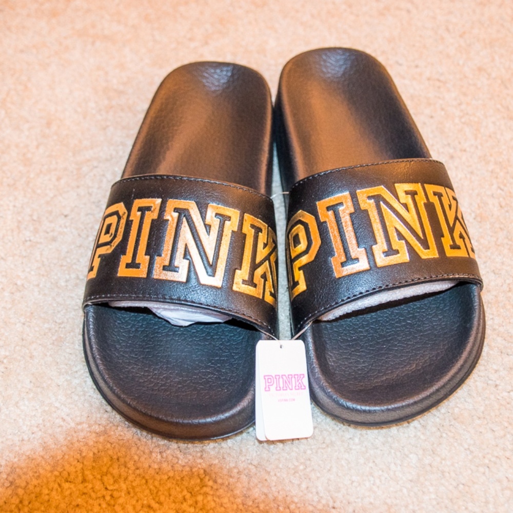 New with Tags Pink Victoria's Secret flip flops